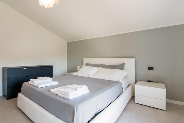 Foto van Villa in Ostra Vetere met Zwembad en Jacuzzi's - Vakantiehuis in Ostra Vetere - BedRoom