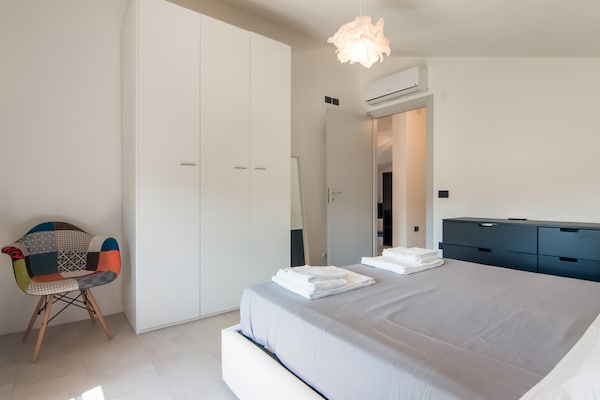 Foto van Villa in Ostra Vetere met Zwembad en Jacuzzi's - Vakantiehuis in Ostra Vetere - BedRoom