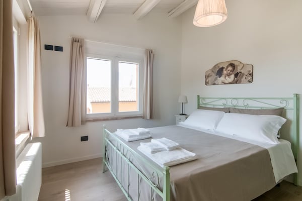 Foto van Villa in Ostra Vetere met Zwembad en Jacuzzi's - Vakantiehuis in Ostra Vetere - BedRoom
