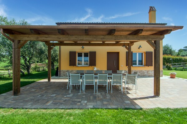 Foto van Villa in Ostra Vetere met Zwembad en Jacuzzi's - Vakantiehuis in Ostra Vetere - RecreationRoom
