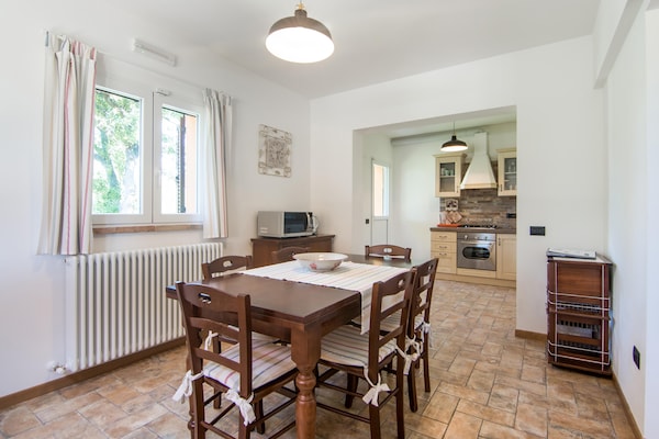 Foto van Villa in Ostra Vetere met Zwembad en Jacuzzi's - Vakantiehuis in Ostra Vetere - DiningRoom