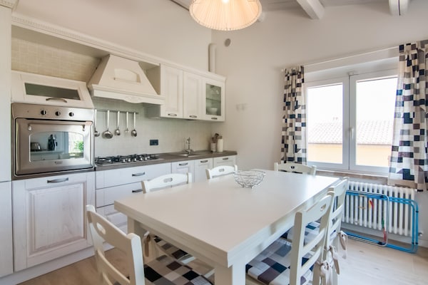 Foto van Villa in Ostra Vetere met Zwembad en Jacuzzi's - Vakantiehuis in Ostra Vetere - Kitchen