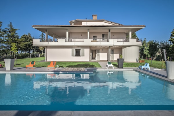 Foto van Grote villa in Tavullia - Vakantiehuis in Tavullia - PoolOfHouse
