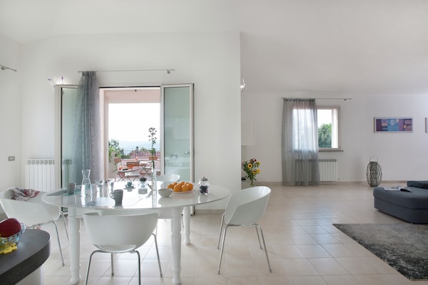 Foto van Grote villa in Tavullia - Vakantiehuis in Tavullia - DiningRoom