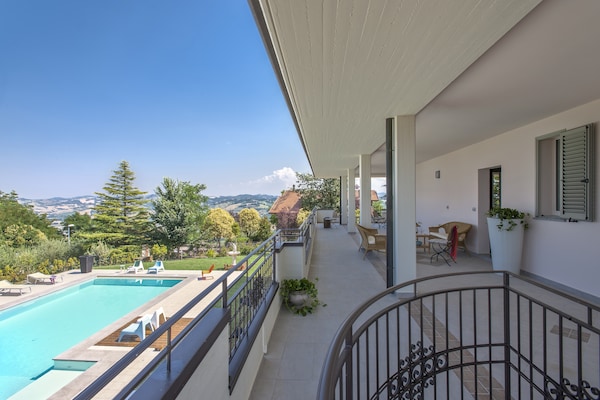 Foto van Grote villa in Tavullia - Vakantiehuis in Tavullia - TerraceBalcony