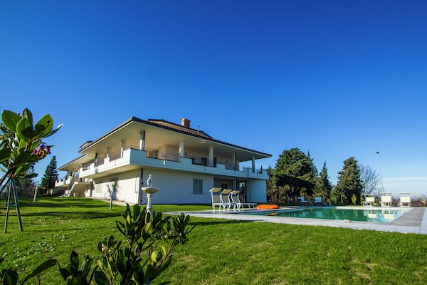 Foto van Grote villa in Tavullia - Vakantiehuis in Tavullia - GardenSummer