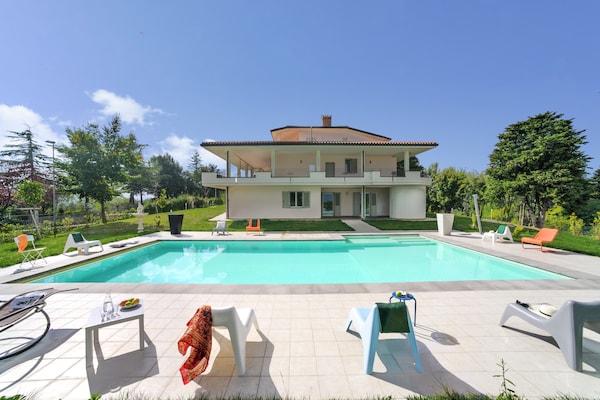 Foto van Grote villa in Tavullia - Vakantiehuis in Tavullia - ExteriorSummer