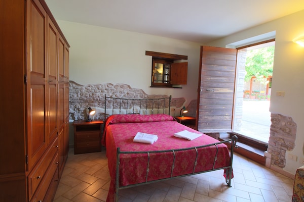 Foto van Volledige boerderij met onafhankelijke appartementen en zwembad - BedRoom