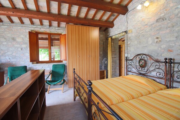 Foto van Volledige boerderij met onafhankelijke appartementen en zwembad - BedRoom