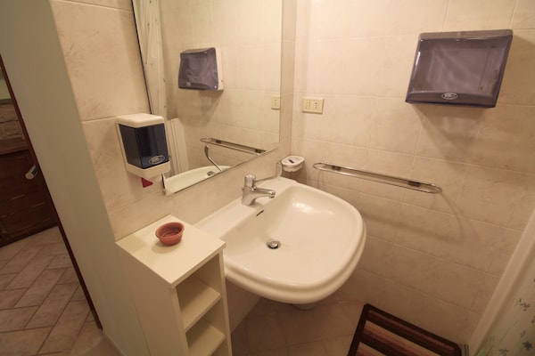 Foto van Volledige boerderij met onafhankelijke appartementen en zwembad - BathRoom