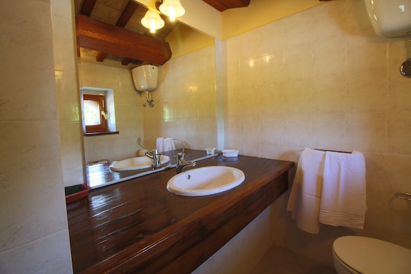 Foto van Volledige boerderij met onafhankelijke appartementen en zwembad - BathRoom
