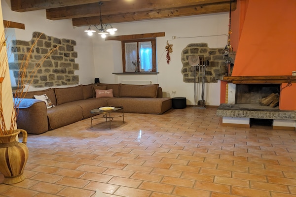 Foto van Exclusieve vakantievilla met privézwembad tussen Marche en Umbrië. - LivingRoom