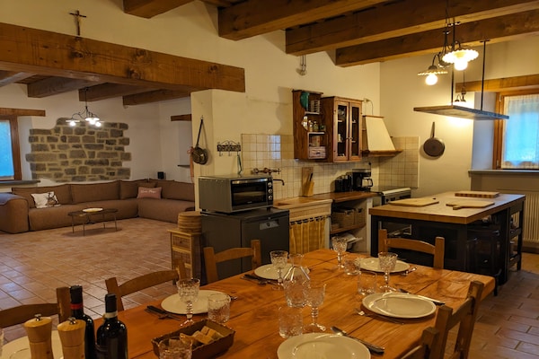 Foto van Exclusieve vakantievilla met privézwembad tussen Marche en Umbrië. - DiningRoom