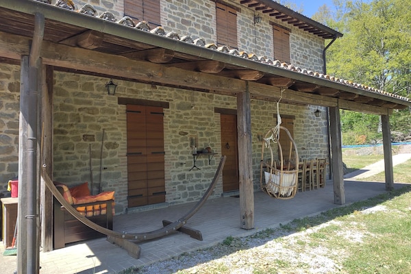 Foto van Exclusieve vakantievilla met privézwembad tussen Marche en Umbrië. - TerraceBalcony