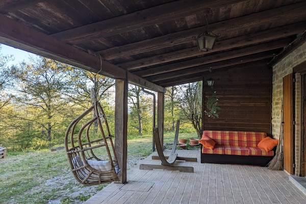 Foto van Exclusieve vakantievilla met privézwembad tussen Marche en Umbrië. - TerraceBalcony