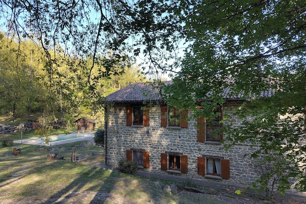 Foto van Exclusieve vakantievilla met privézwembad tussen Marche en Umbrië. - ExteriorSummer