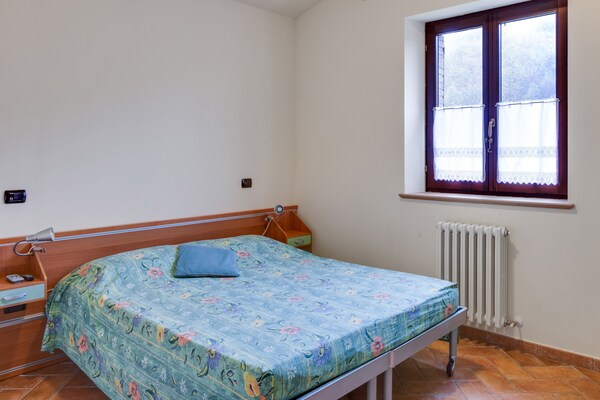 Foto van Authentieke boerderij in Sant'Angelo in Vado met zwembad - BedRoom