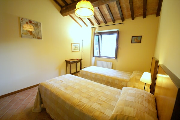 Foto van Luxe verblijf met tuin - Vakantiehuis in Monte San Martino - BedRoom