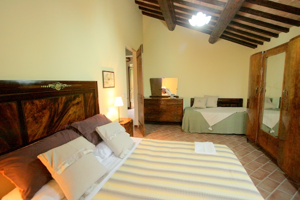 Foto van Luxe verblijf met tuin - Vakantiehuis in Monte San Martino - BedRoom