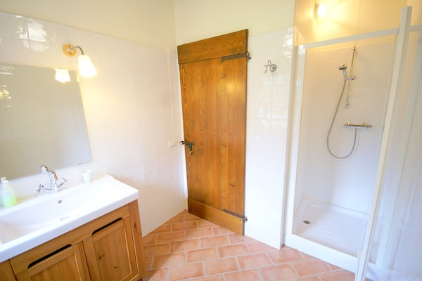 Foto van Luxe verblijf met tuin - Vakantiehuis in Monte San Martino - BathRoom