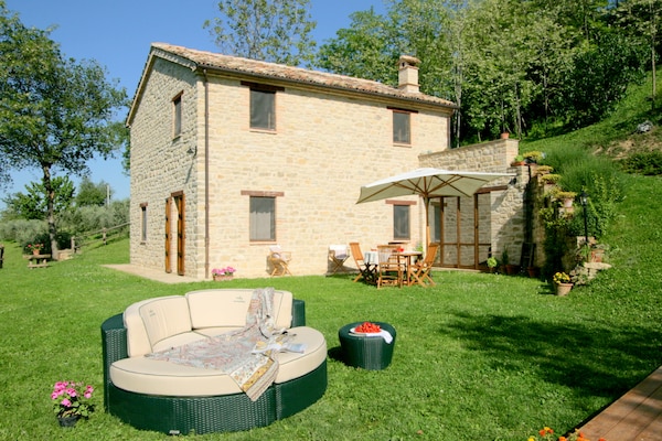 Foto van Luxe verblijf met tuin - Vakantiehuis in Monte San Martino - TerraceBalcony