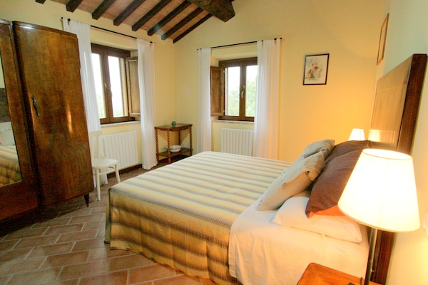 Foto van Luxe verblijf met tuin - Vakantiehuis in Monte San Martino - BedRoom