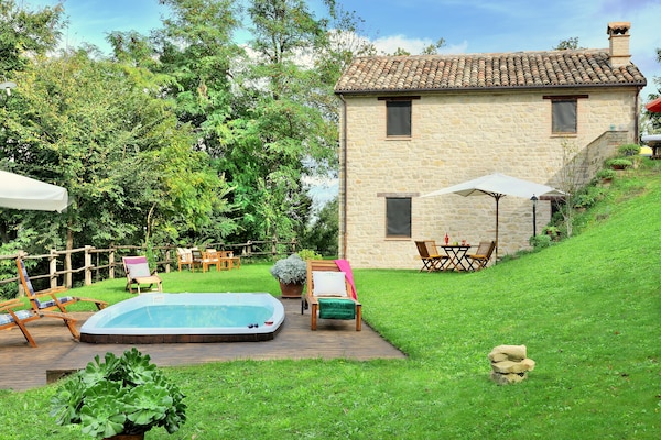 Foto van Luxe verblijf met tuin - Vakantiehuis in Monte San Martino - PoolOfHouse