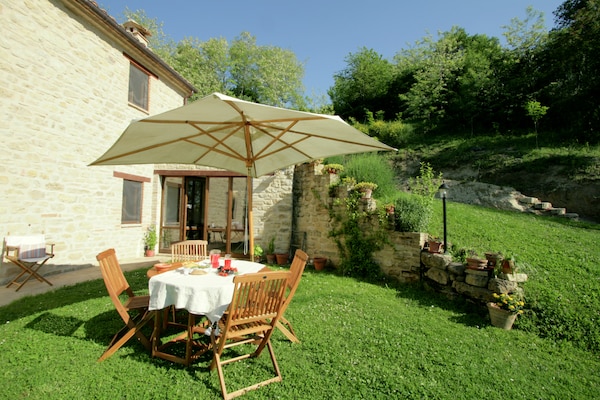 Foto van Luxe verblijf met tuin - Vakantiehuis in Monte San Martino - TerraceBalcony