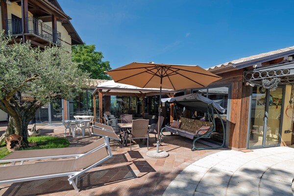 Foto van Villa in Marche met privézwembad - Vakantiehuis in Tolentino (MC) - TerraceBalcony