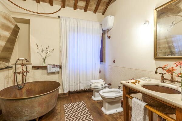 Foto van Vakantiehuis in Fermo met verwarmd zwembad - Vakantiehuis in Fermo - BathRoom