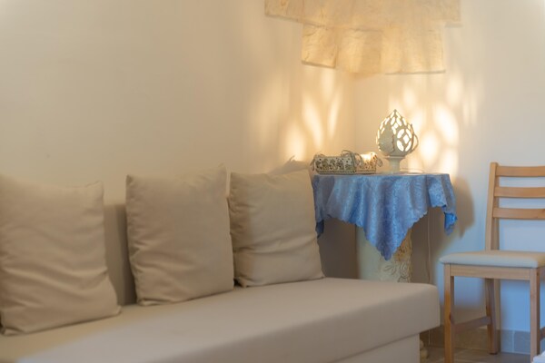 Foto van Trulli in Puglia met zwembad voor 6 personen - Vakantiehuis in Locorotondo - LivingRoom