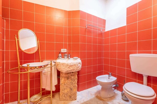 Foto van Rustieke landhuisvilla voor 17 met zwembad - Vakantiehuis in Ceglie Messapica - BathRoom