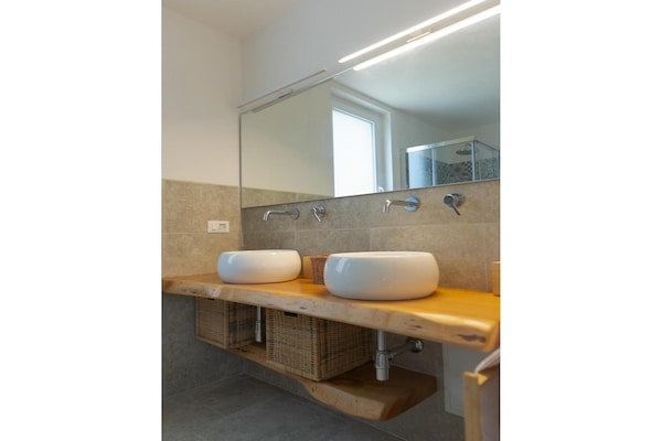 Foto van Villa bij Cisternino met zwembad en boomgaard - Vakantiehuis in Cisternino - BathRoom