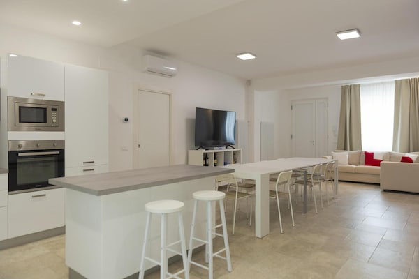Foto van Villa bij Cisternino met zwembad en boomgaard - Vakantiehuis in Cisternino - DiningRoom
