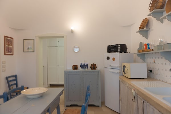 Foto van Trullo in Puglia met Zwembad en Uitzicht - Vakantiehuis in Ostuni - Kitchen
