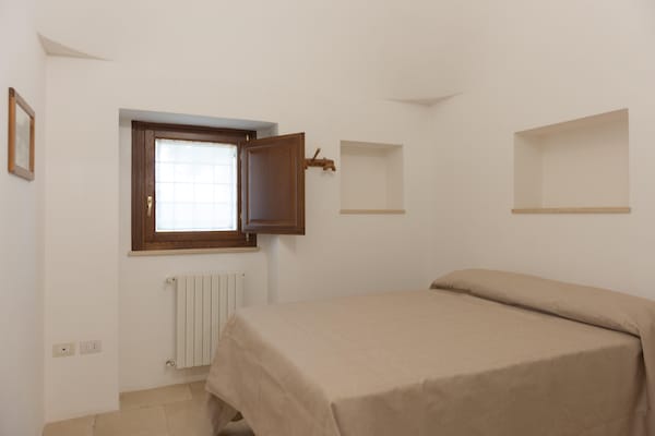 Foto van Trullo in Puglia met Zwembad en Uitzicht - Vakantiehuis in Ostuni - BedRoom