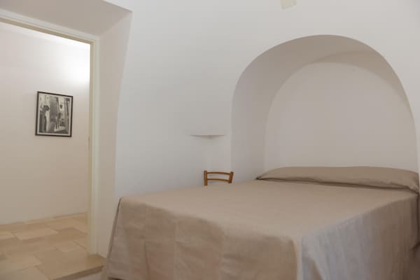 Foto van Trullo in Puglia met Zwembad en Uitzicht - Vakantiehuis in Ostuni - BedRoom