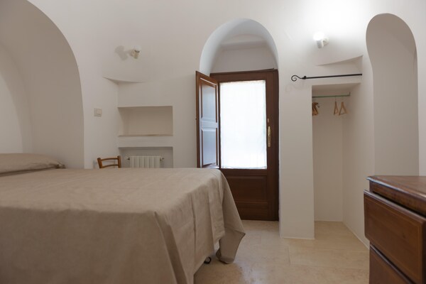 Foto van Trullo in Puglia met Zwembad en Uitzicht - Vakantiehuis in Ostuni - BedRoom