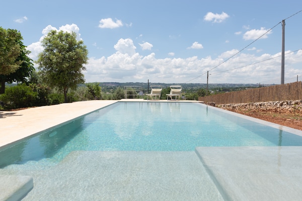 Foto van Trullo in Puglia met Zwembad en Uitzicht - Vakantiehuis in Ostuni - PoolOfHouse