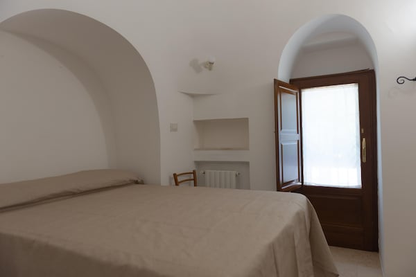 Foto van Trullo in Puglia met Zwembad en Uitzicht - Vakantiehuis in Ostuni - BedRoom