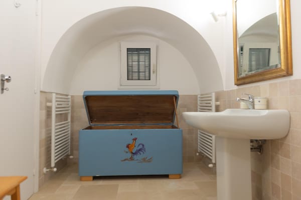 Foto van Trullo in Puglia met Zwembad en Uitzicht - Vakantiehuis in Ostuni - BathRoom