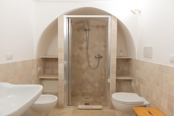 Foto van Trullo in Puglia met Zwembad en Uitzicht - Vakantiehuis in Ostuni - BathRoom