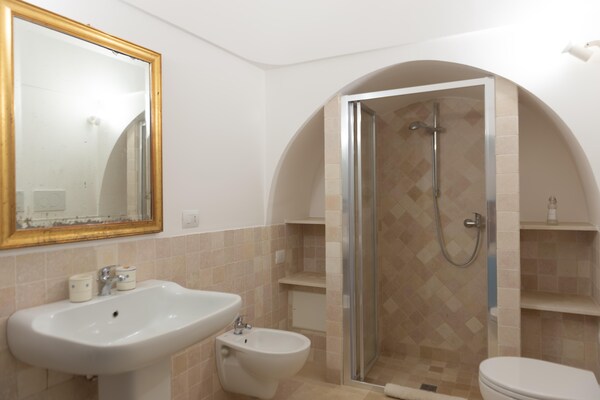 Foto van Trullo in Puglia met Zwembad en Uitzicht - Vakantiehuis in Ostuni - BathRoom
