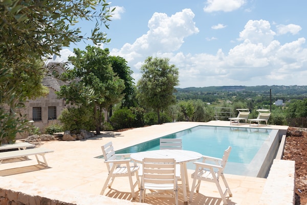 Foto van Trullo in Puglia met Zwembad en Uitzicht - Vakantiehuis in Ostuni - PoolOfHouse