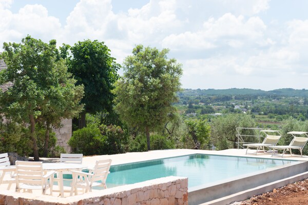 Foto van Trullo in Puglia met Zwembad en Uitzicht - Vakantiehuis in Ostuni - PoolOfHouse