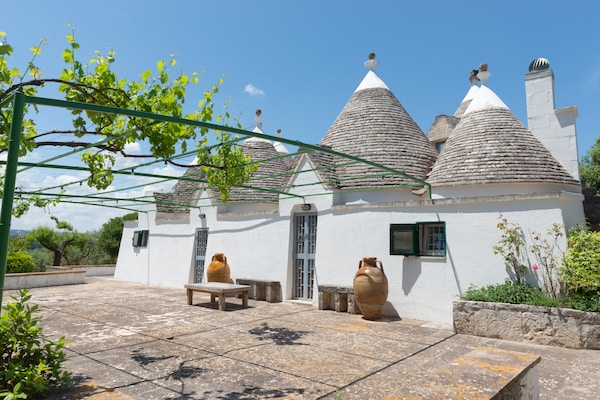 Foto van Trullo in Puglia met Zwembad en Uitzicht - Vakantiehuis in Ostuni - ExteriorSummer