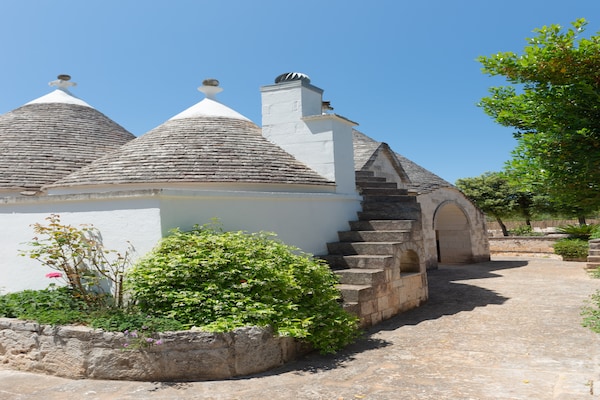 Foto van Trullo in Puglia met Zwembad en Uitzicht - Vakantiehuis in Ostuni - ExteriorSummer