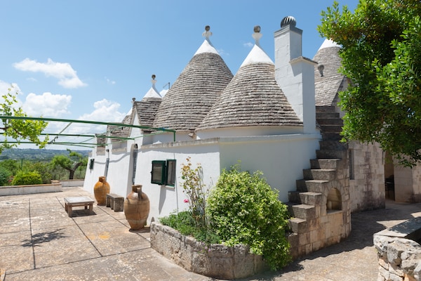 Foto van Trullo in Puglia met Zwembad en Uitzicht - Vakantiehuis in Ostuni - ExteriorSummer