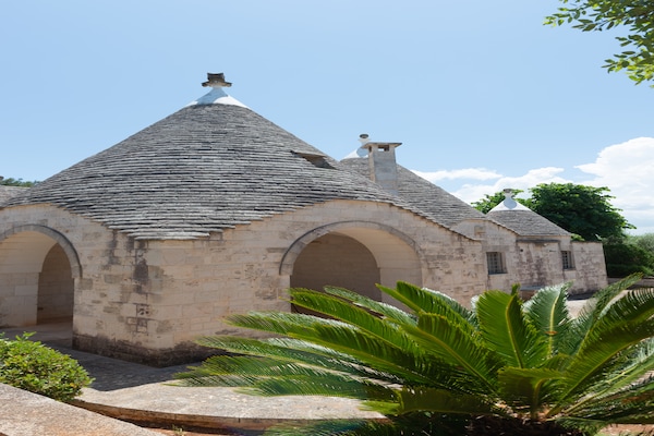Foto van Trullo in Puglia met Zwembad en Uitzicht - Vakantiehuis in Ostuni - ExteriorSummer