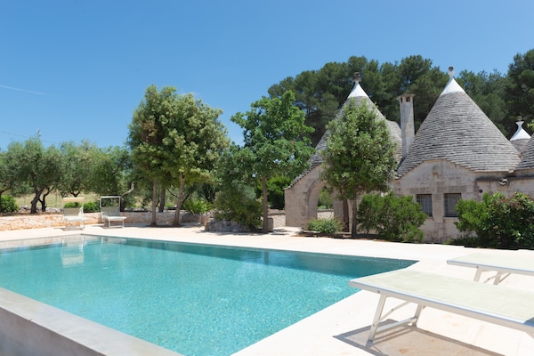 Foto van Trullo in Puglia met Zwembad en Uitzicht - Vakantiehuis in Ostuni - PoolOfHouse